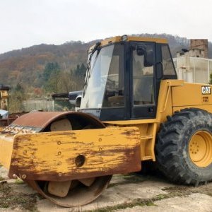 foto 15.6t/2.1m walec CAT CS583