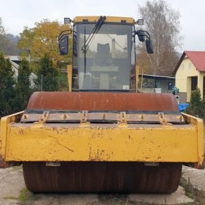 foto 15.6t/2.1m walec CAT CS583